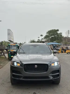Jaguar F-Pace 2017 Gray