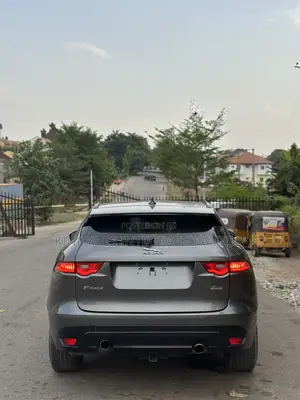 Jaguar F-Pace 2017 Gray