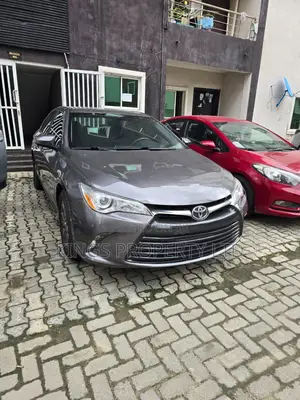 Toyota Camry XLE 4dr Sedan (2.5L 4cyl 6A) 2017 Gray