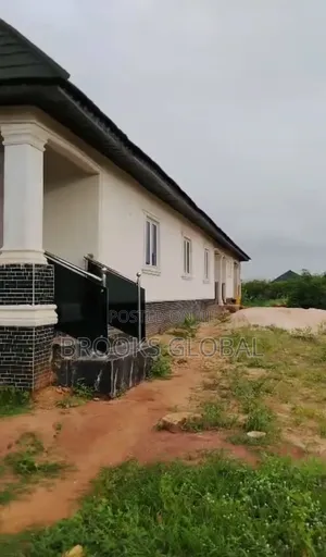 3bdrm Bungalow in Benin City for sale