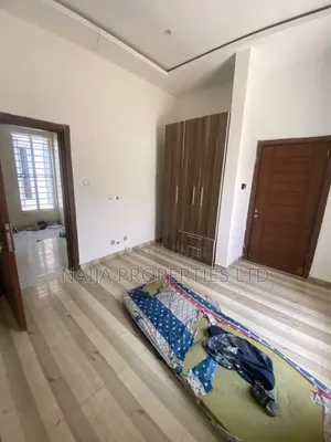 5bdrm Duplex in Osapa London for rent