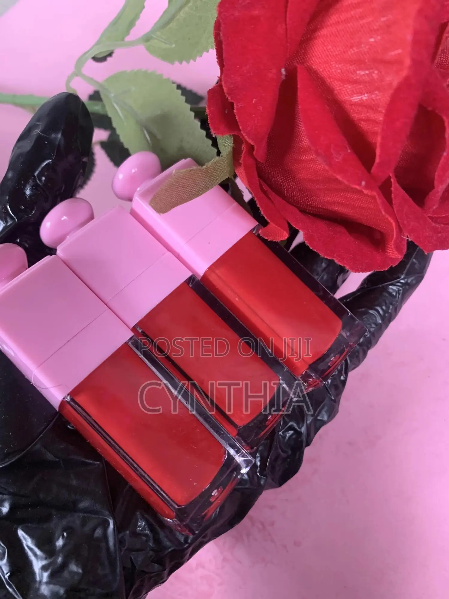 Long Lasting Moisturizing Lip Gloss – Beautiful Shades Available”