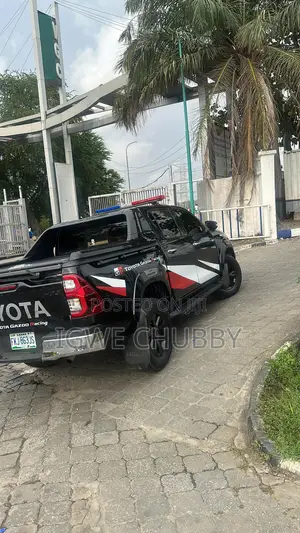 Toyota Hilux SR 4x4 2015 Black