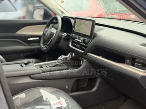Toyota Highlander Platinum AWD 2024 Gray