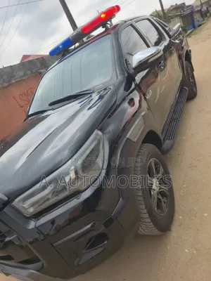 Toyota Hilux 2015 Black