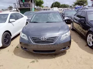 Toyota Camry XLE V6 4dr Sedan (3.5L 6cyl 6AM) 2010 Gray