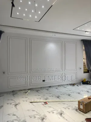 Wall Cornices/Wainscoting