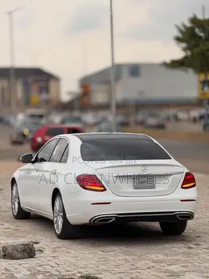 Mercedes-Benz E300 Base RWD Sedan (2.0L 4cyl 9A) 2017 White