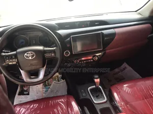 Toyota Hilux SR 4x4 2019 White