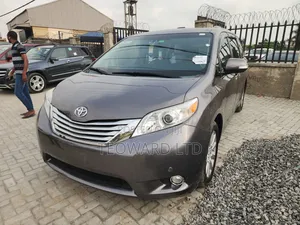 Toyota Sienna Limited 7-Passenger 4dr Minivan AWD (3.5L 6cyl 6A) 2014