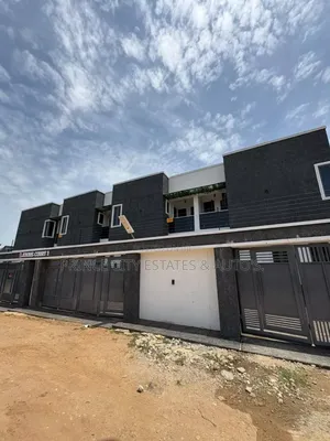 Furnished 4bdrm Duplex in Mende-Maryland for sale