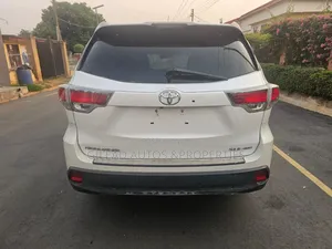 Toyota Highlander Limited V6 4x4 (3.5L 6cyl 6A) 2016