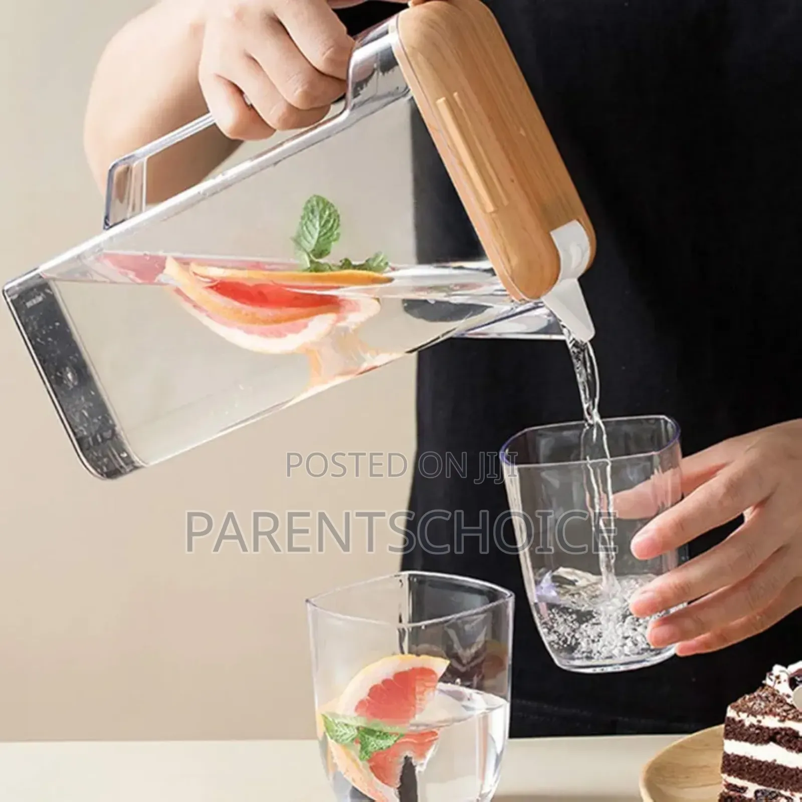 600ml Plastic Jug + 4 Pieces Cup