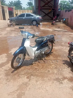 Honda CB 2021 Red