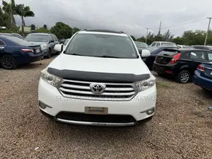 Toyota Highlander Plus 3.5L 4WD 2013 White