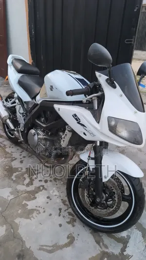Suzuki SFV650 2011 White