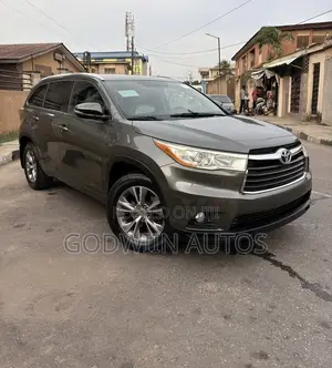 Toyota Highlander XLE 4dr SUV AWD (3.5L 6cyl 6A) 2014 Green