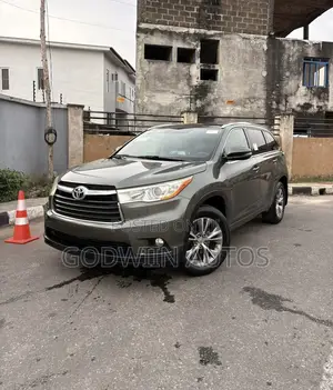 Toyota Highlander XLE 4dr SUV AWD (3.5L 6cyl 6A) 2014 Green