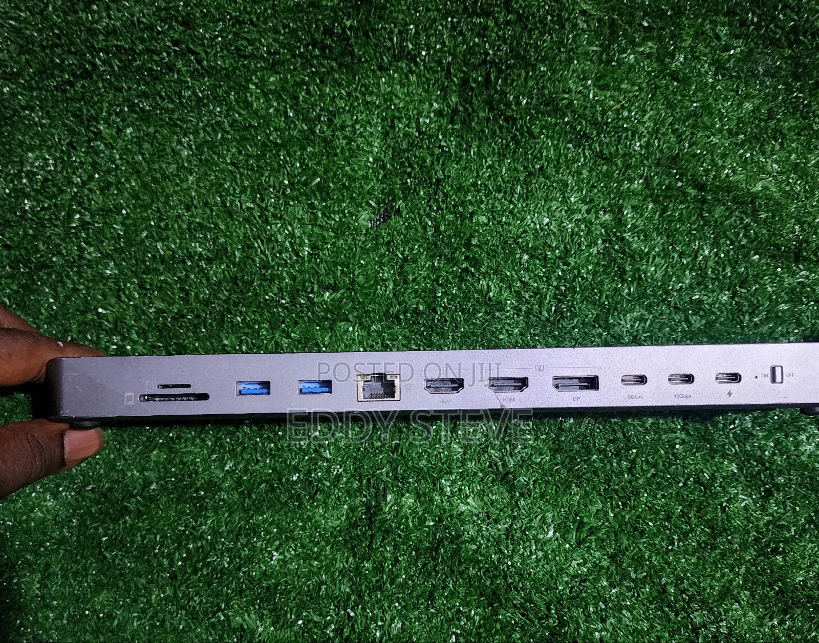 Invzi Maghub 12-in-2 Usb-C Docking Station Triple Monitors