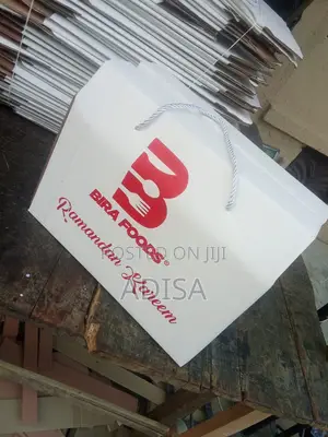 Food Box With Carrier Handle