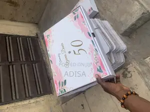 Food Box With Carrier Handle