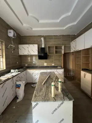 5bdrm Duplex in Agungi Estate for rent