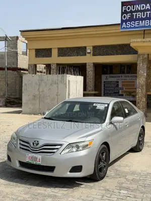 Toyota Camry LE 4dr Sedan (2.5L 4cyl 6A) 2011 Silver