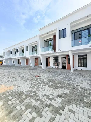 3bdrm Duplex in Ikota for sale