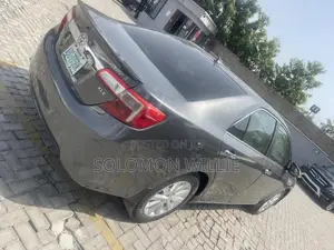 Toyota Camry XLE 4dr Sedan (2.5L 4cyl 6A) 2013 Gray