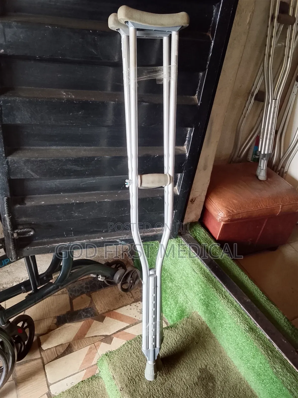 Armpit Crutches