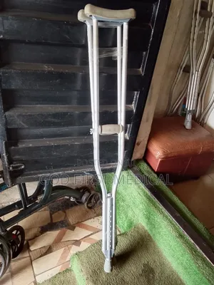 Armpit Crutches