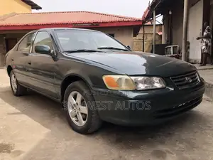 Toyota Camry LE 4dr Sedan (2.2L 4cyl 4A) 2000 Green