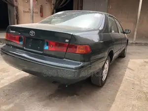 Toyota Camry LE 4dr Sedan (2.2L 4cyl 4A) 2000 Green