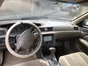 Toyota Camry LE 4dr Sedan (2.2L 4cyl 4A) 2000 Green