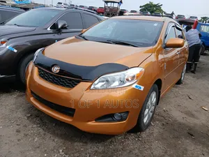 Toyota Matrix Hatchback FWD (1.8L 4cyl 5M) 2010 Orange