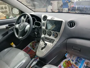 Toyota Matrix Hatchback FWD (1.8L 4cyl 5M) 2010 Orange