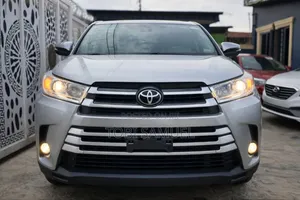 Toyota Highlander LE 4x4 V6 (3.5L 6cyl 8A) 2017 Gray