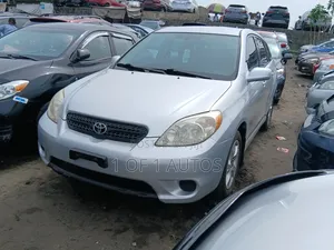 Toyota Matrix Hatchback FWD (1.8L 4cyl 5M) 2007 Silver