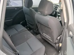 Toyota Matrix Hatchback FWD (1.8L 4cyl 5M) 2007 Silver