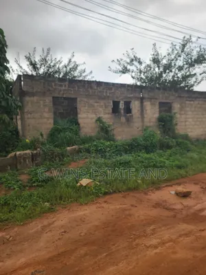 4bdrm Bungalow in Okhuoromi Off, Benin City for sale
