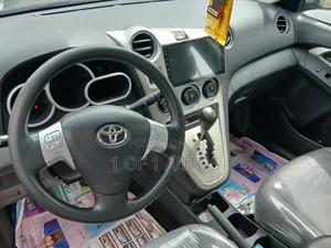 Toyota Matrix Hatchback FWD (1.8L 4cyl 5M) 2010 Black