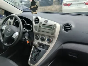 Toyota Matrix S Hatchback FWD (2.4L 4cyl 5A) 2010 Black
