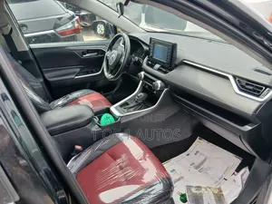 Toyota RAV4 XLE 2021 Black