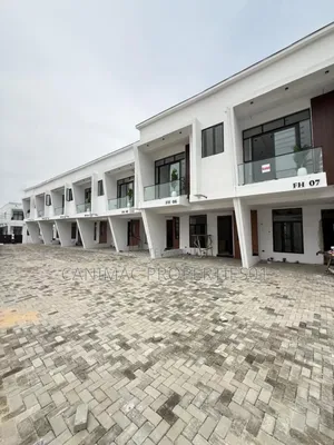 3bdrm Duplex in Ikota for sale
