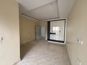 4bdrm Townhouse / Terrace in Utako for rent