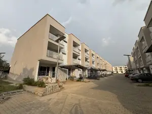 4bdrm Townhouse / Terrace in Utako for rent