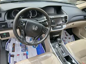 Honda Accord EX-L V6 w/Navigation 4dr Sedan (3.5L 6cyl 6A) 2015 Maroon