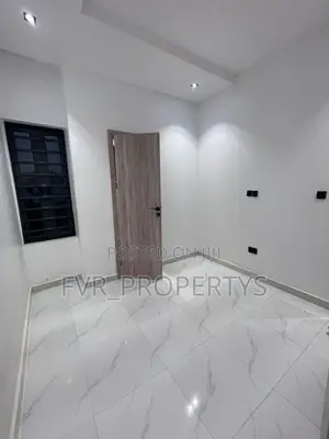 1bdrm Shared Apartment in Ikota, Lagos Island / Lagos Island for rent