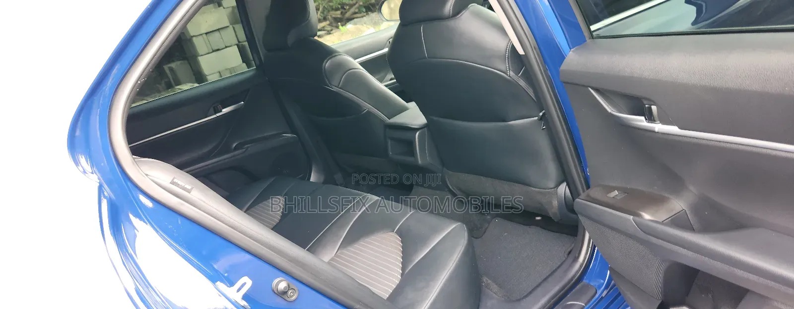 Toyota Camry SE 2023 Blue