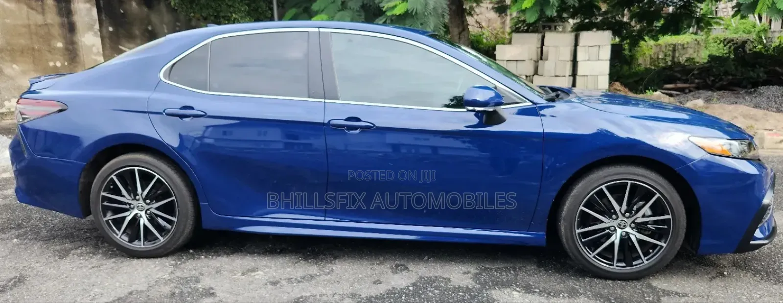 Toyota Camry SE 2023 Blue